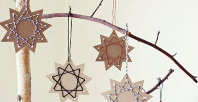 Distribution de bricolages au marché de Noël